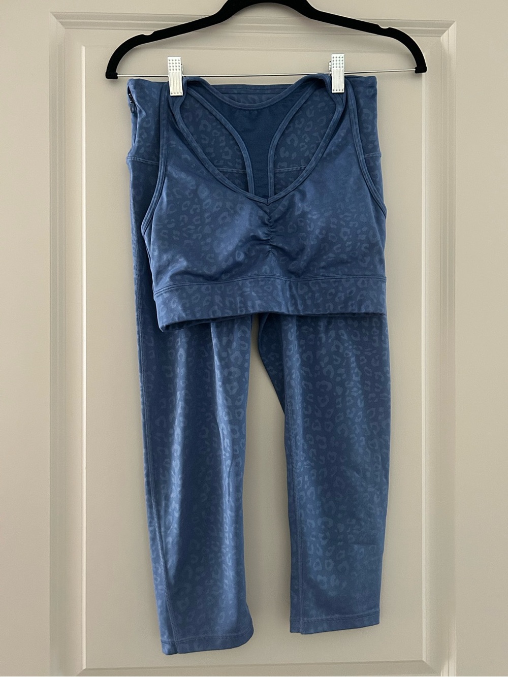 GapFit Eclipse Blue Leopard Print Sports Bra & Cropped Leggings Set Size Small